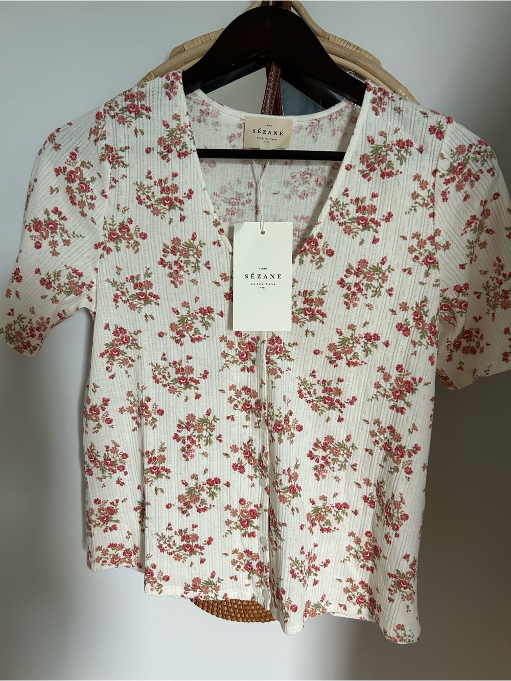 Sézane New Floral V-Neck Short Sleeve Top in Cream with Pink Roses